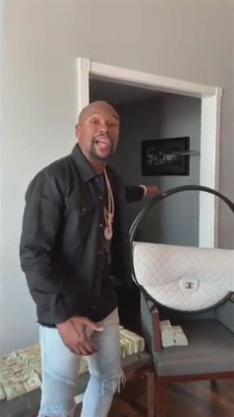 50 Cent Disses Floyd Mayweather For Flaunting World's Largest 